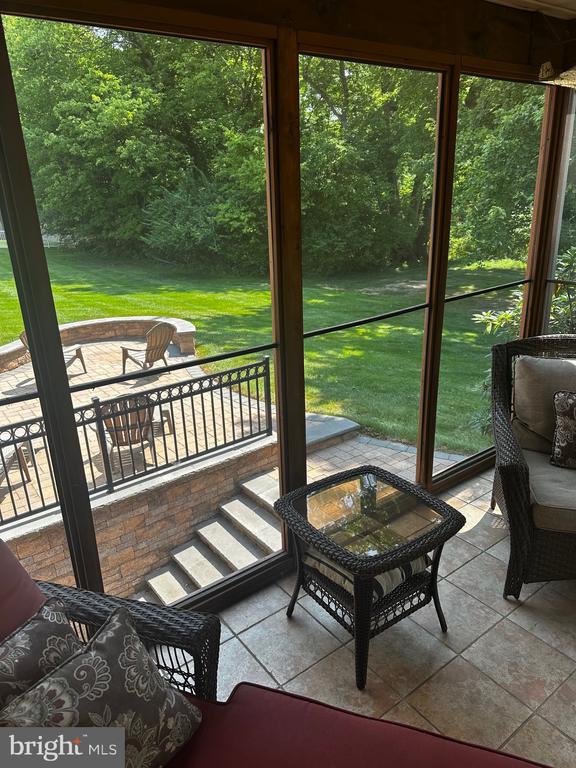970 CLOVER COURT