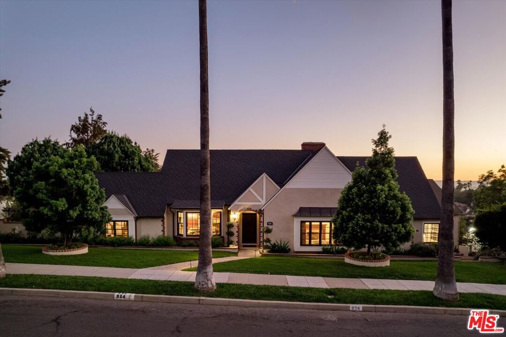 934 W Mountain Street