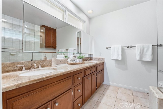 759 S Rosalind