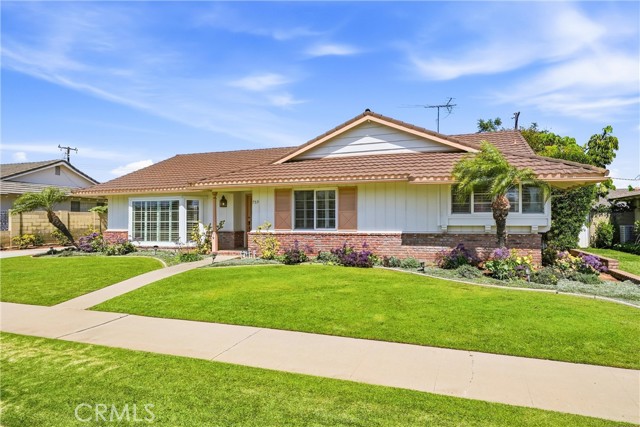 759 S Rosalind