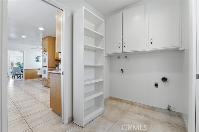 759 S Rosalind