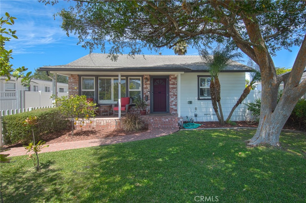 1925 Fullerton Avenue
