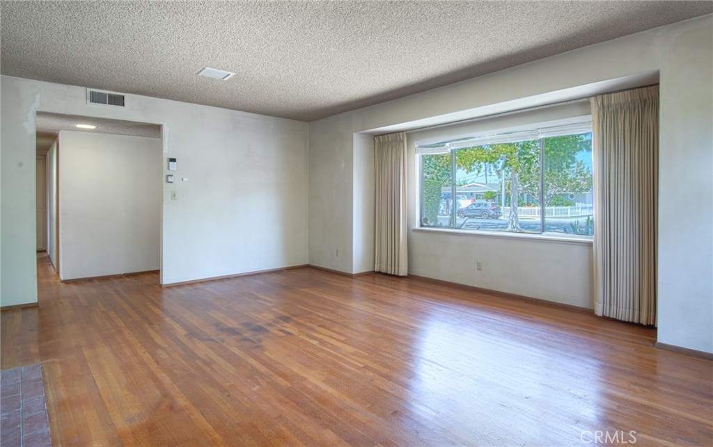 2032 Aliso Avenue