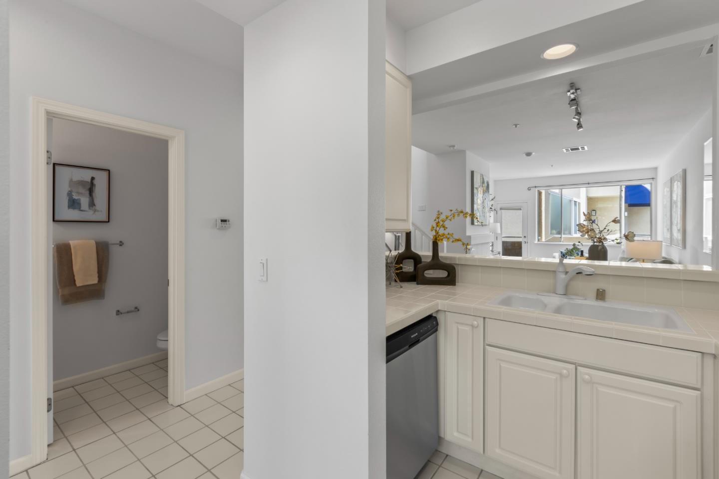 2581 Park BLVD Y209