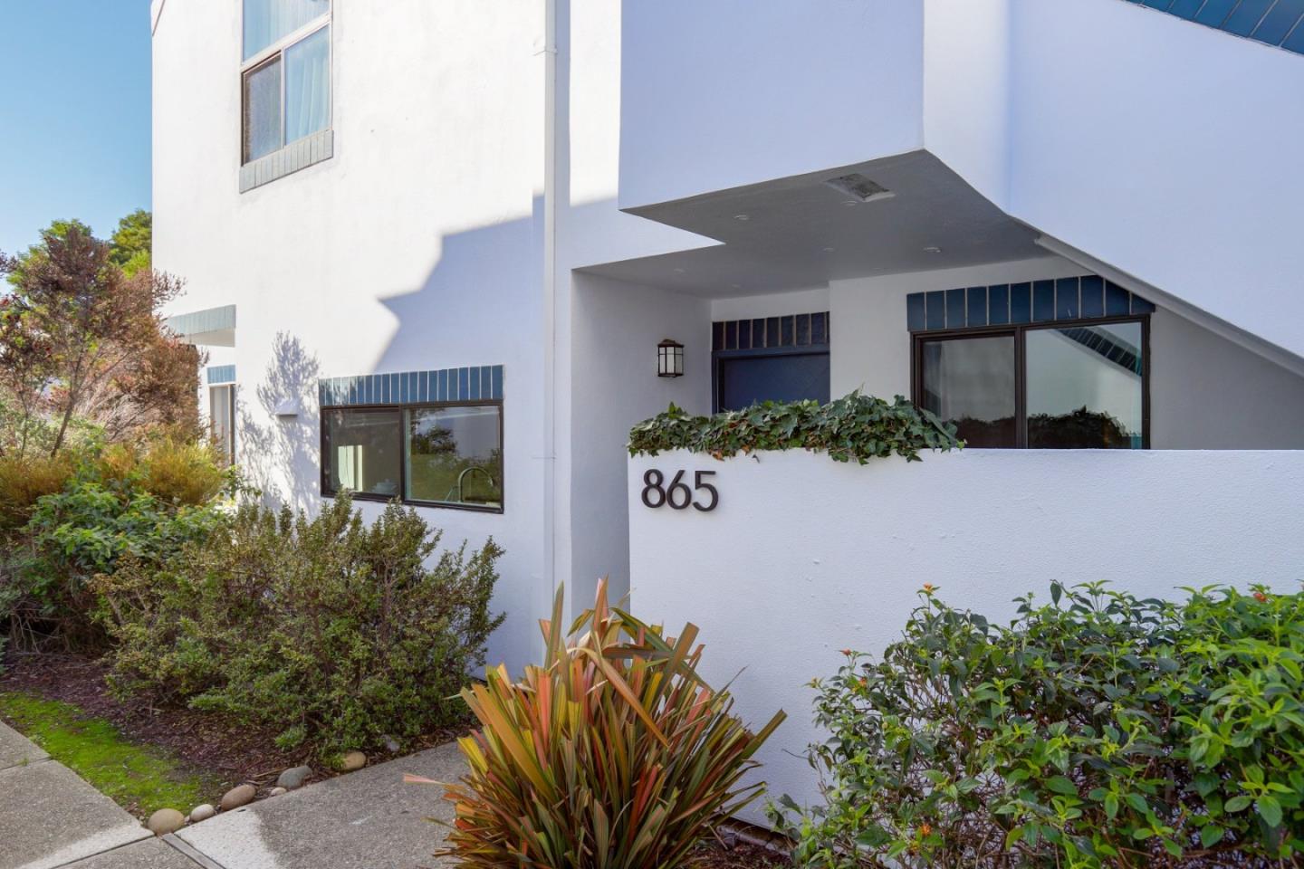 865 Balboa LN