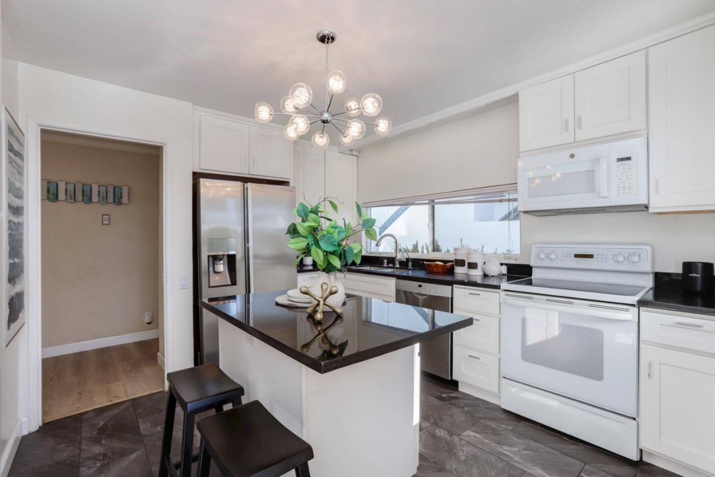 865 Balboa LN