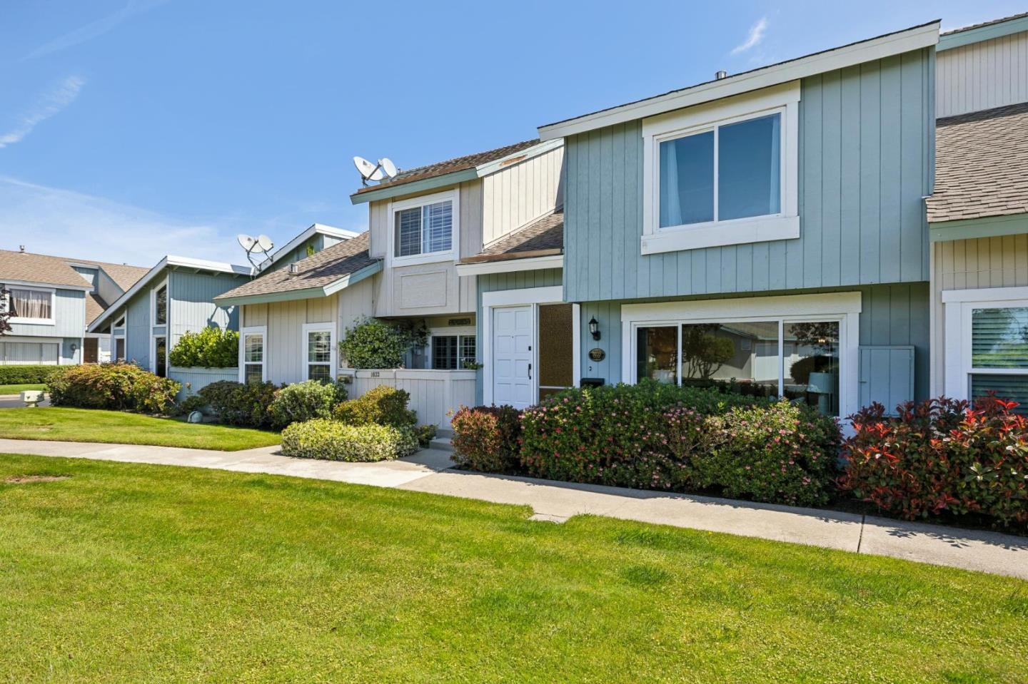 1035 Dove LN