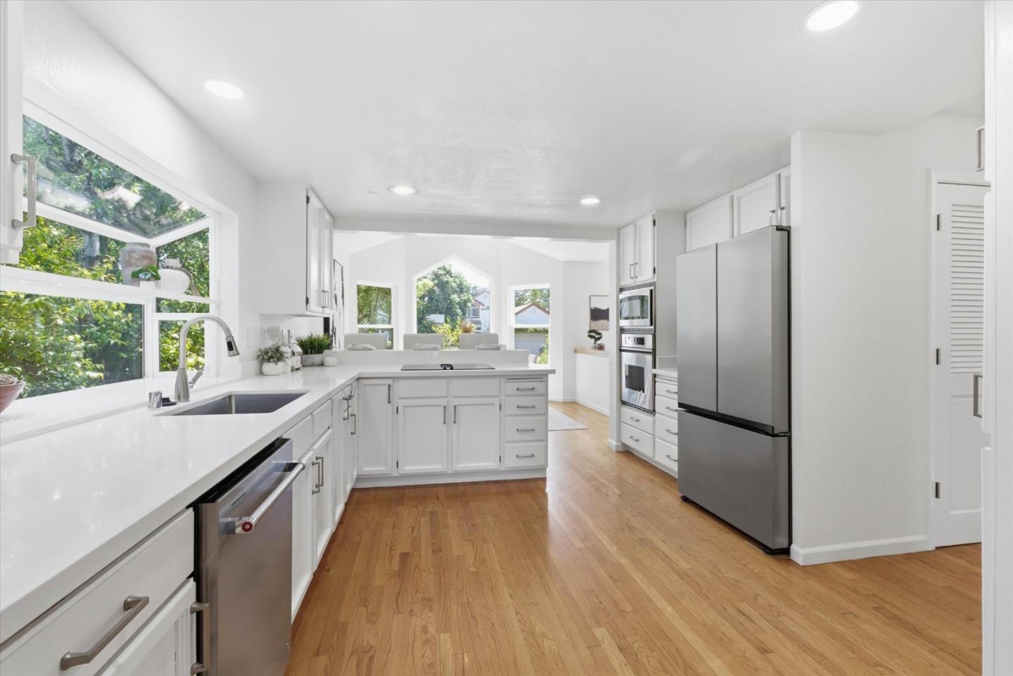 424 Greenbrier RD