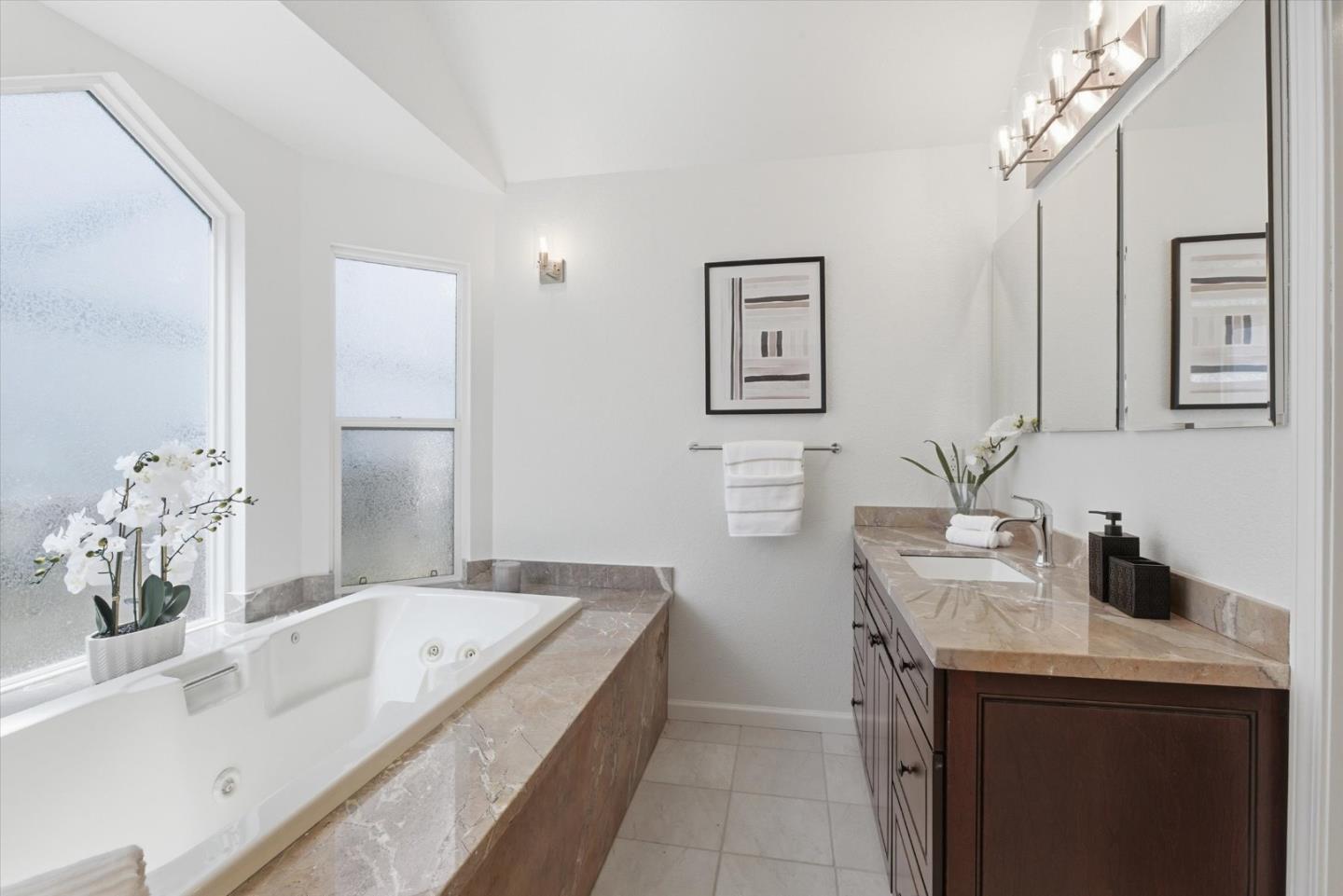 424 Greenbrier RD
