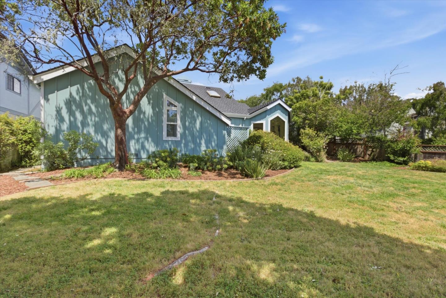 424 Greenbrier RD