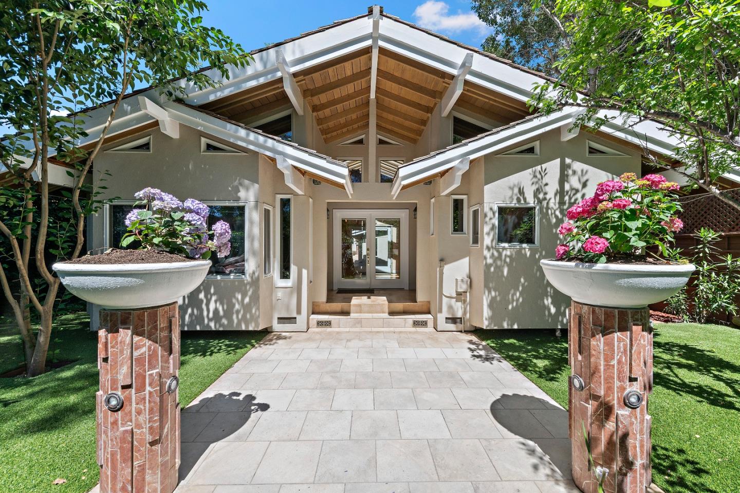 148 Kingsley AVE