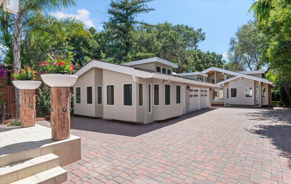 148 Kingsley AVE
