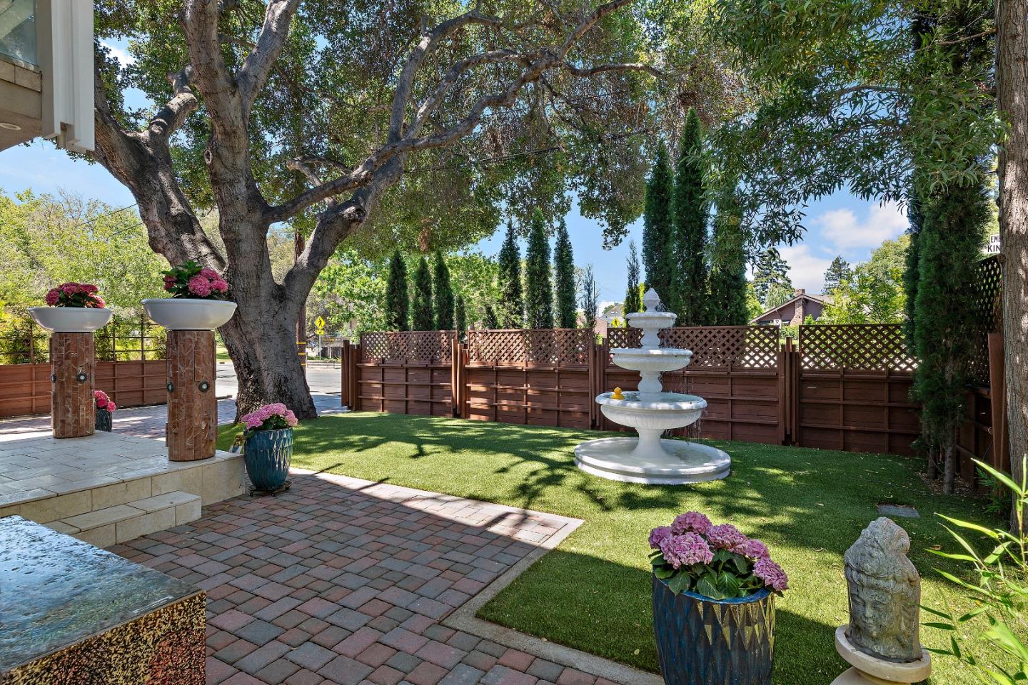 148 Kingsley AVE