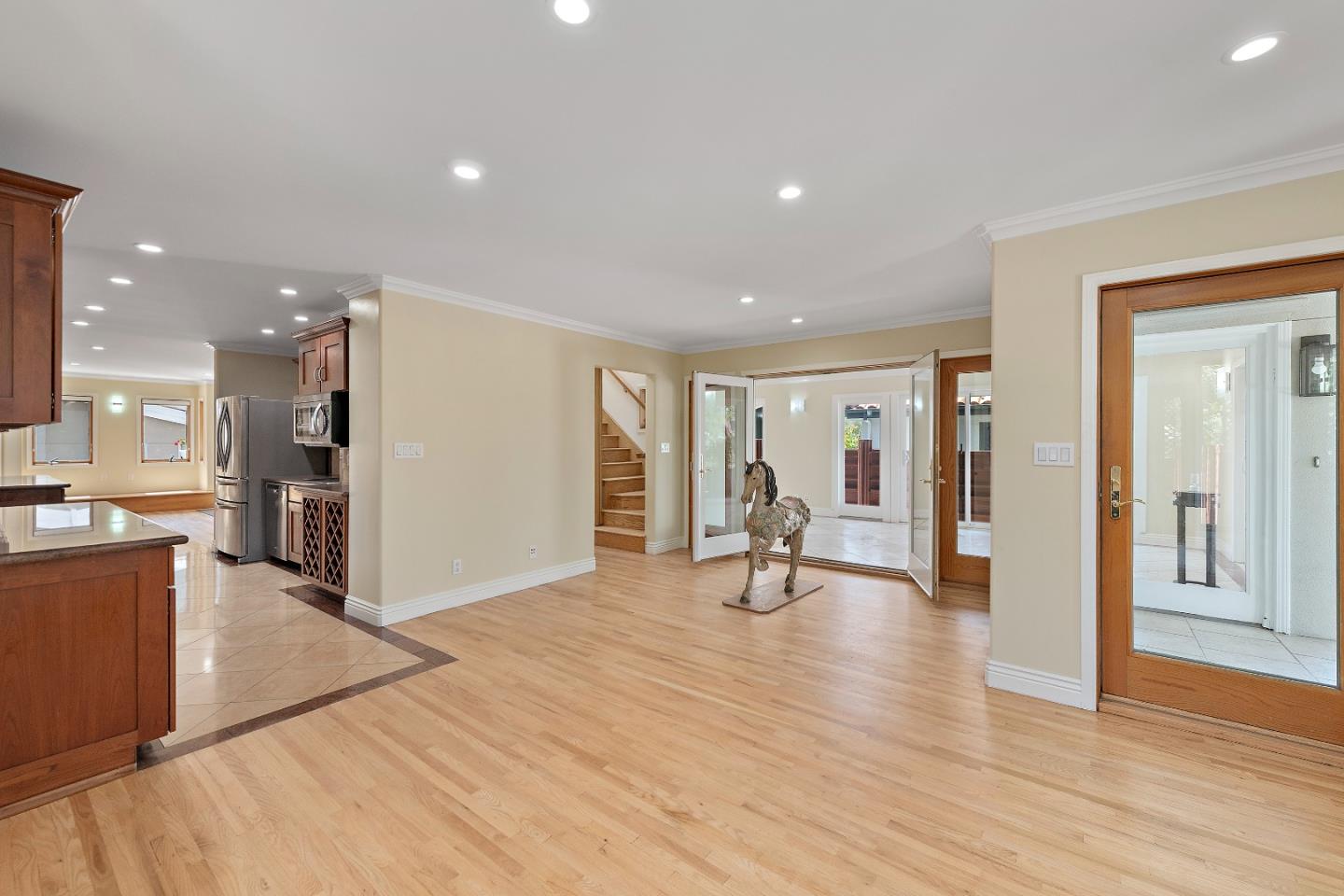 148 Kingsley AVE