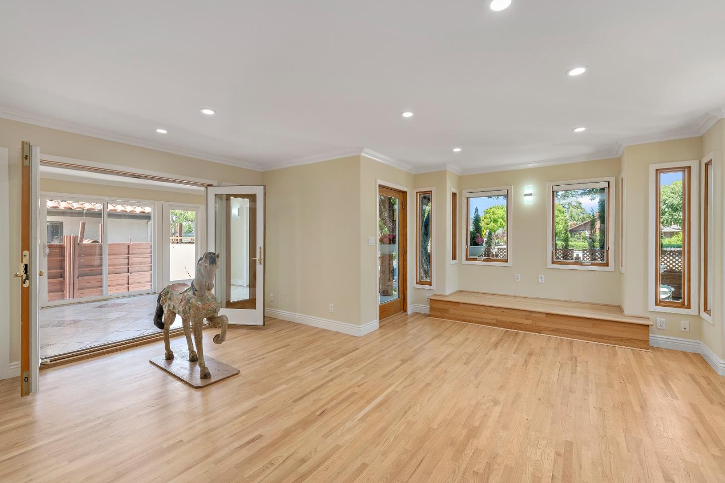 148 Kingsley AVE