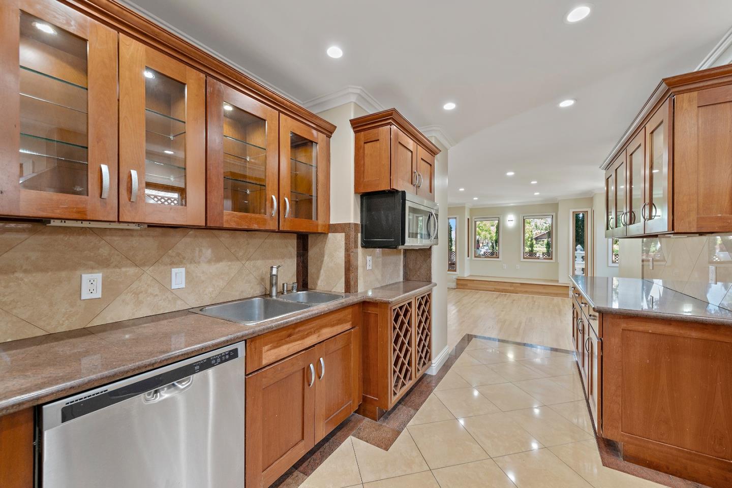 148 Kingsley AVE