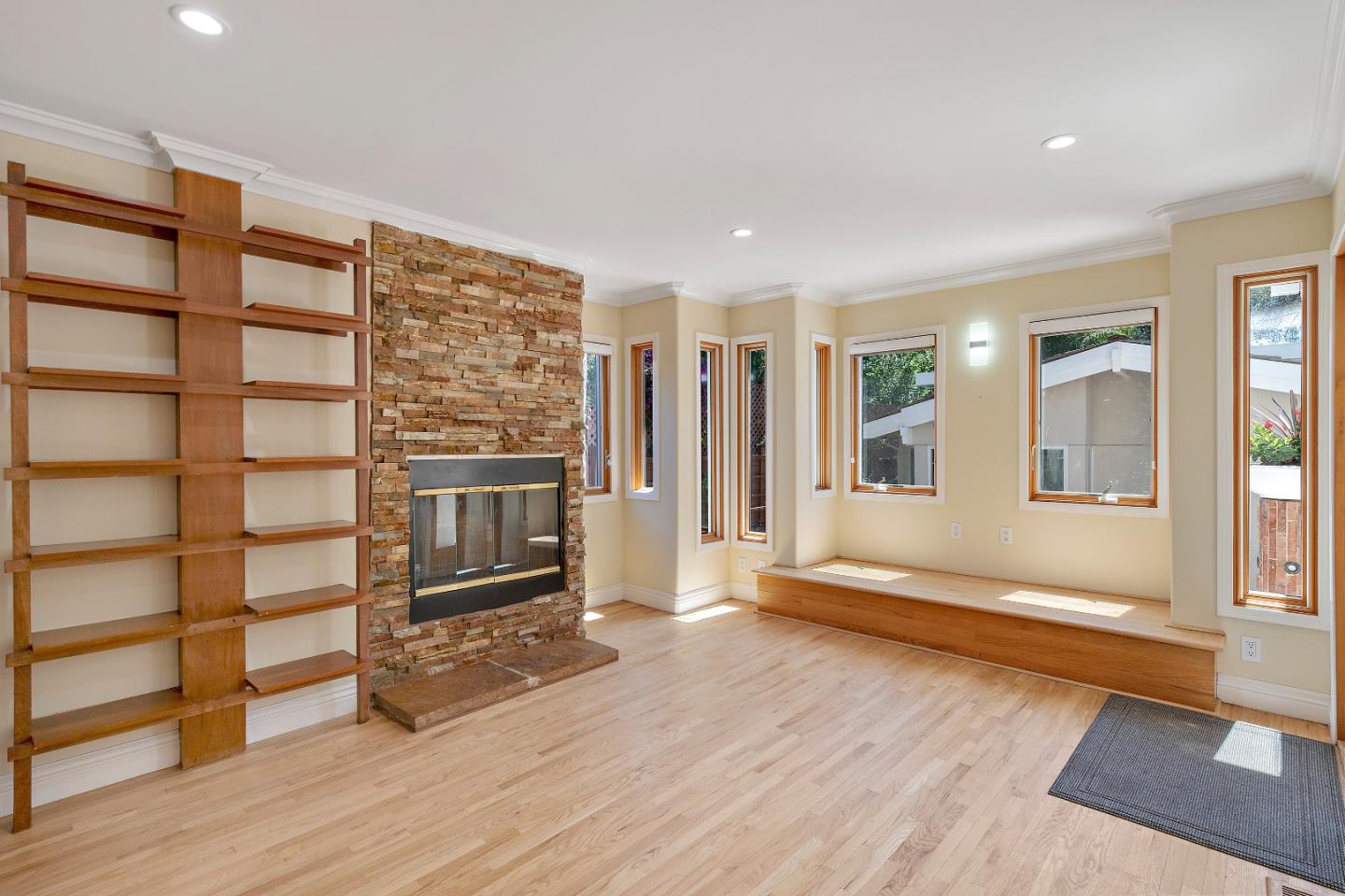 148 Kingsley AVE
