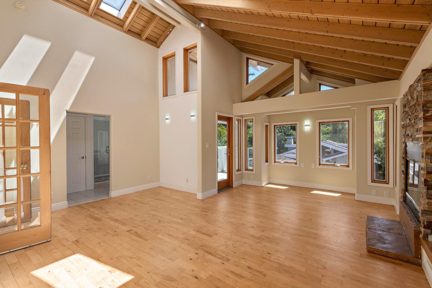 148 Kingsley AVE