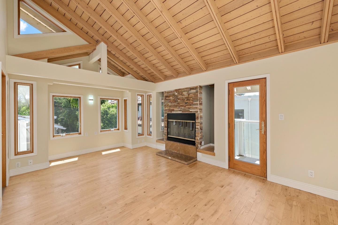 148 Kingsley AVE