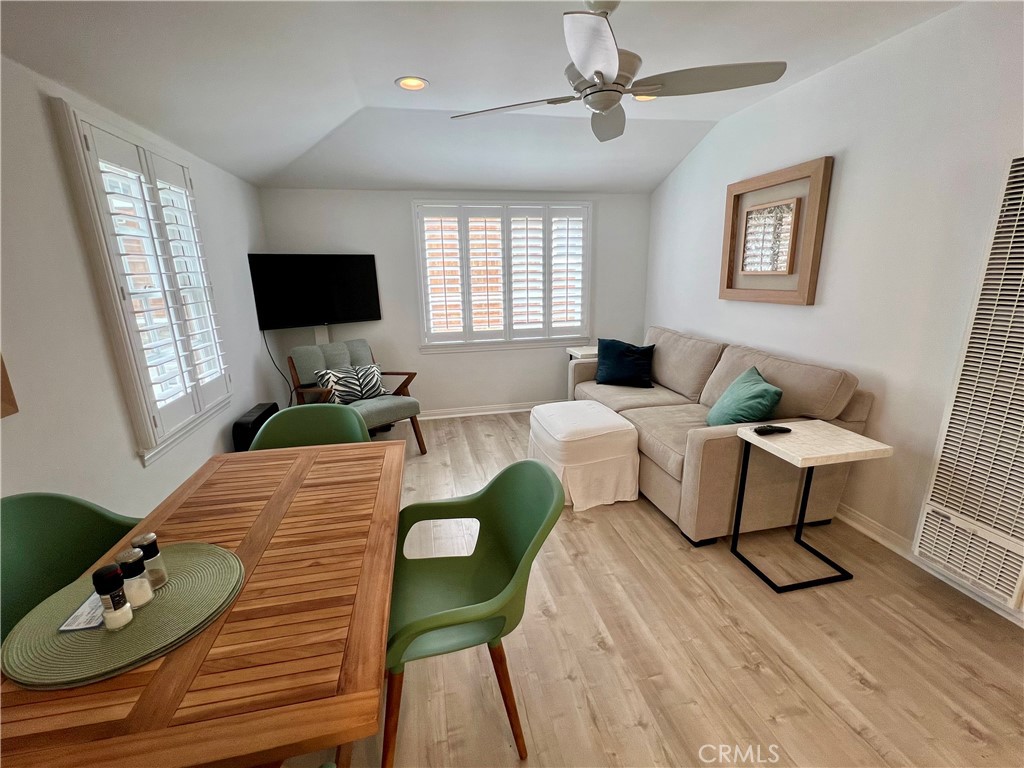 207 Emerald Avenue 1/2
