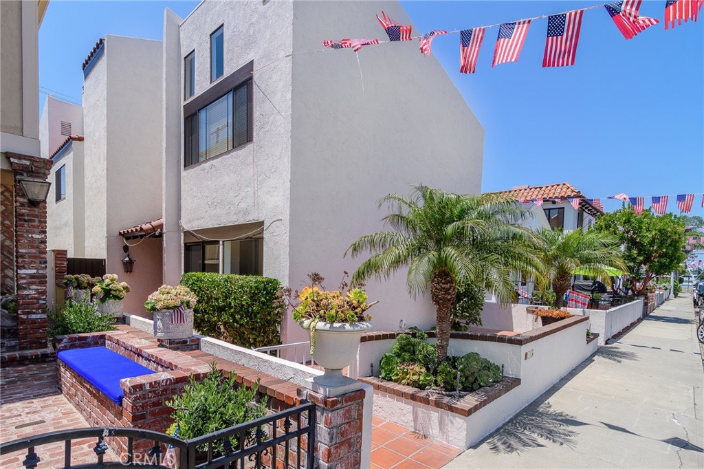 313 Diamond Ave