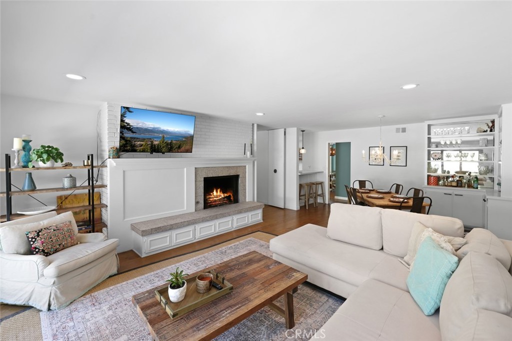 1527 Anita Lane