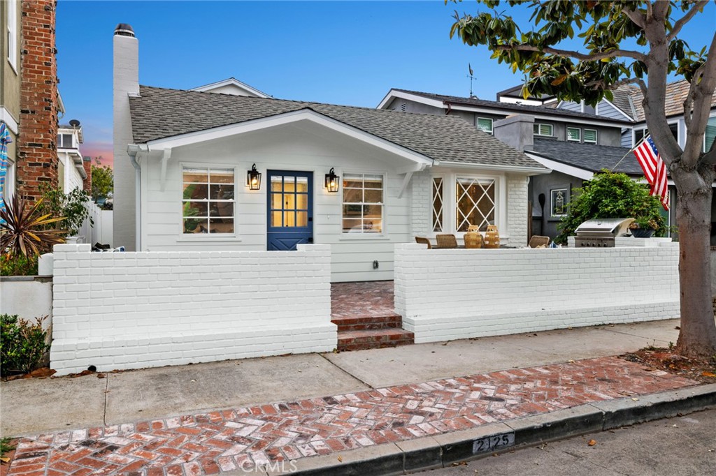 2125 Miramar Drive