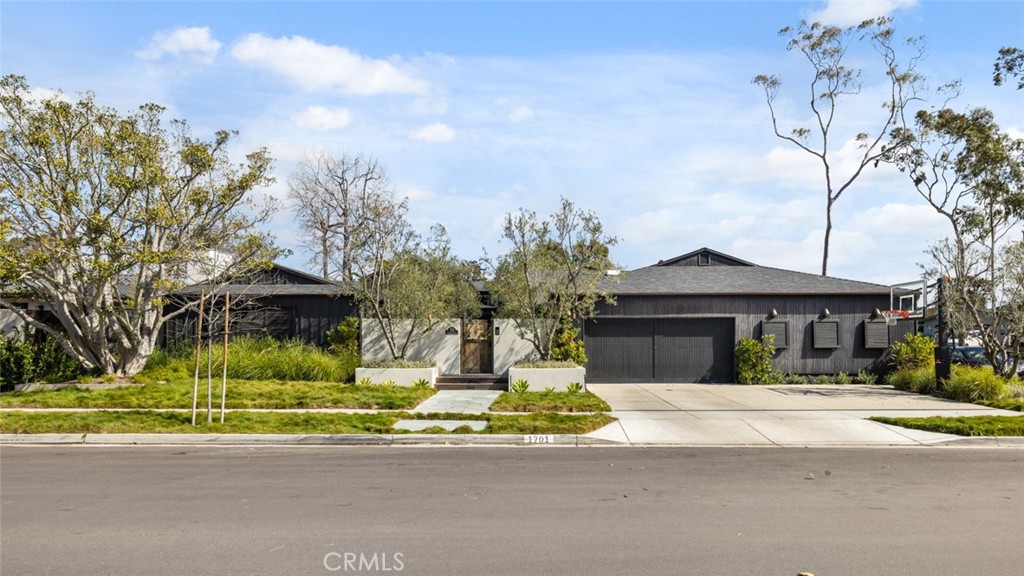 1701 Starlight Circle