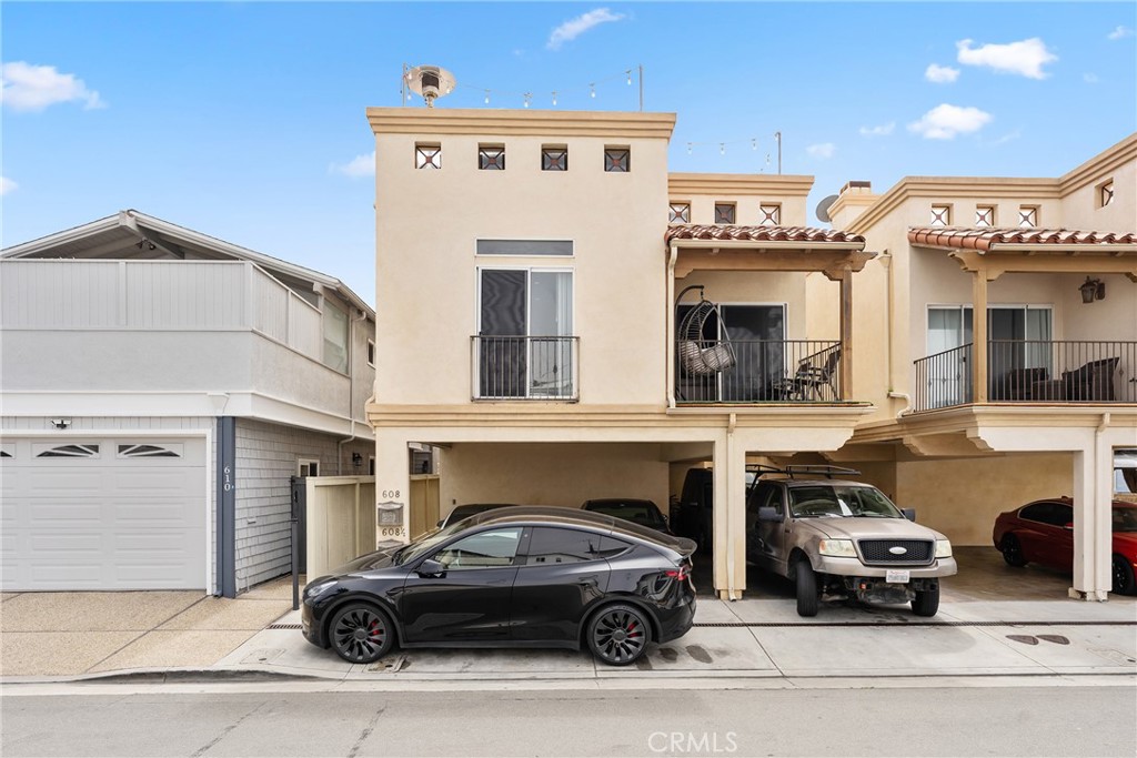 608 Clubhouse Avenue