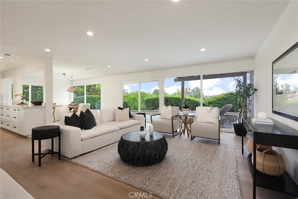 503 Avenida Campana