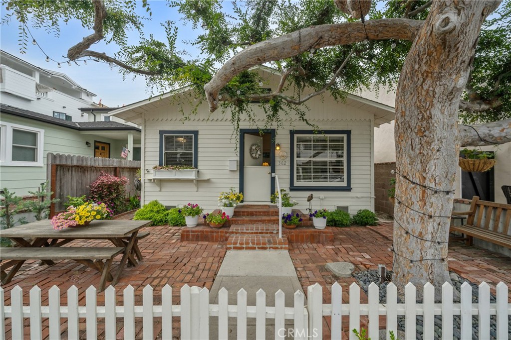302 Sapphire Ave