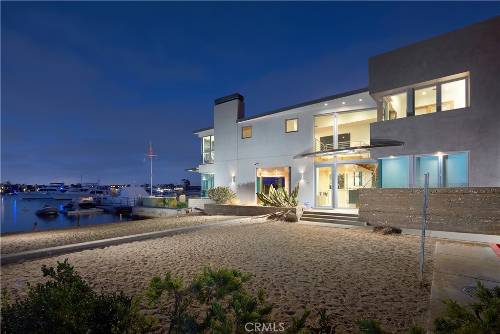 1042 W Bay Avenue