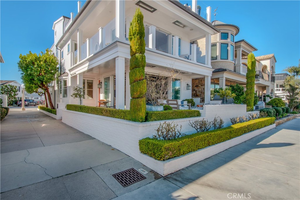 317 E Bay Front
