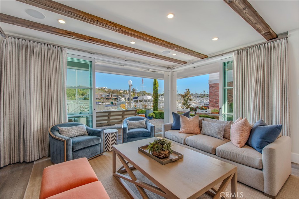 317 E Bay Front