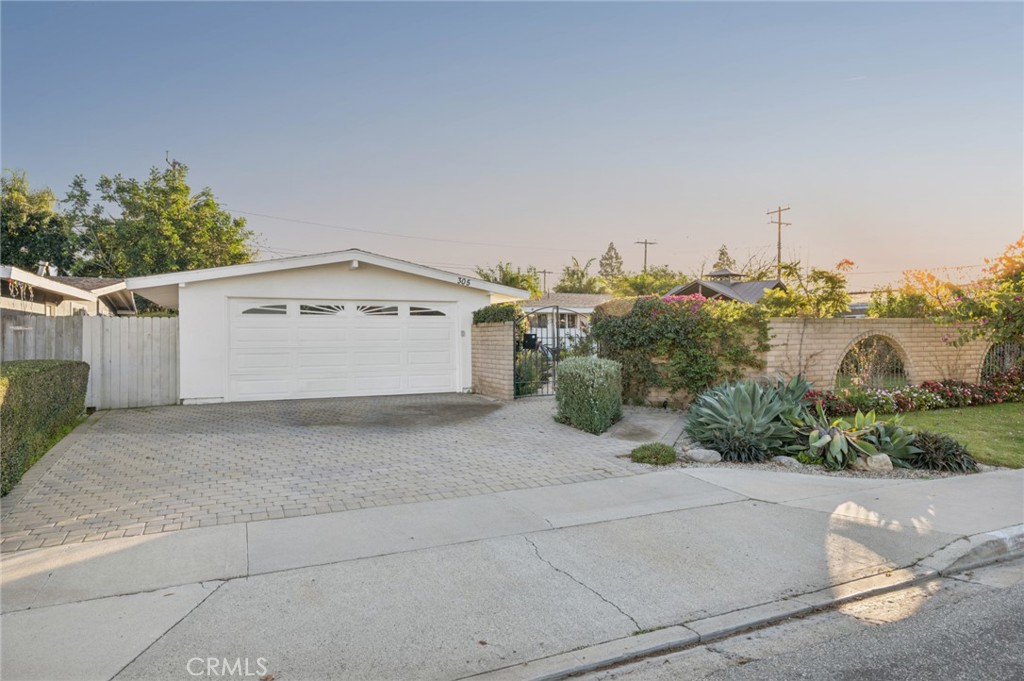 305 Nassau Road