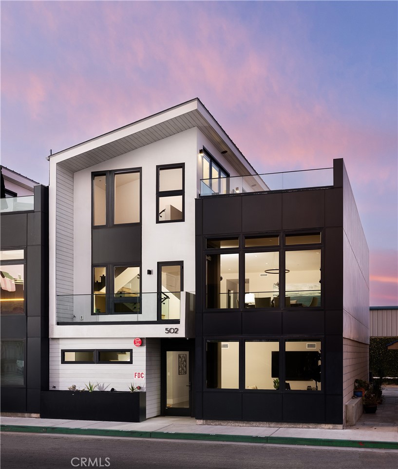 502 W Balboa Blvd