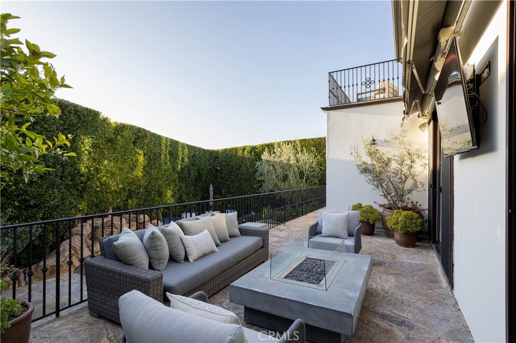 420 De Sola Terrace
