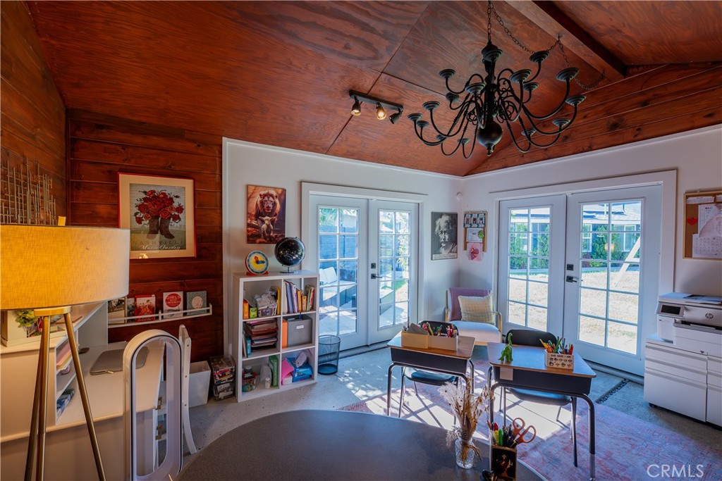 3104 Taft Way