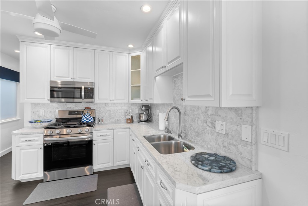 215 E Edgewater