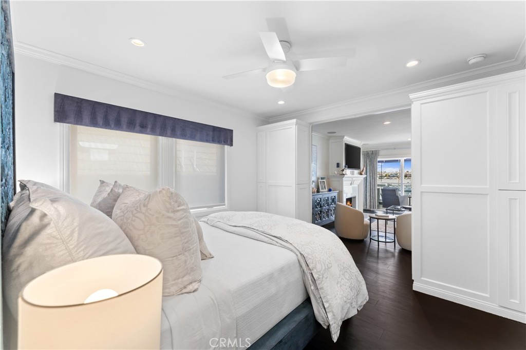 215 E Edgewater