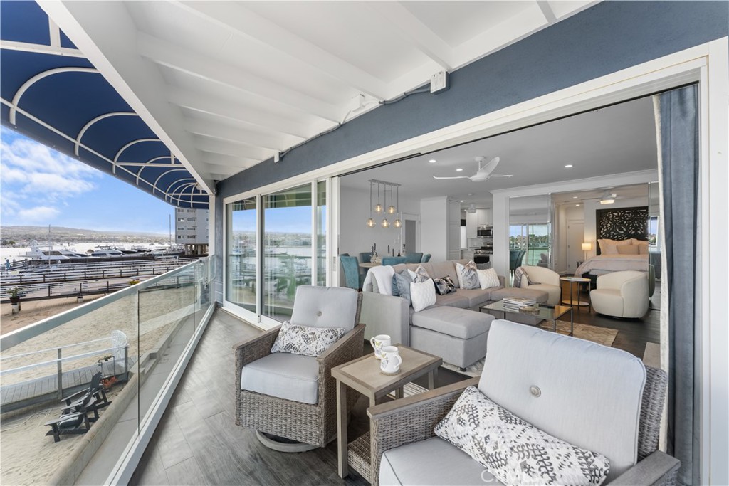 215 E Edgewater