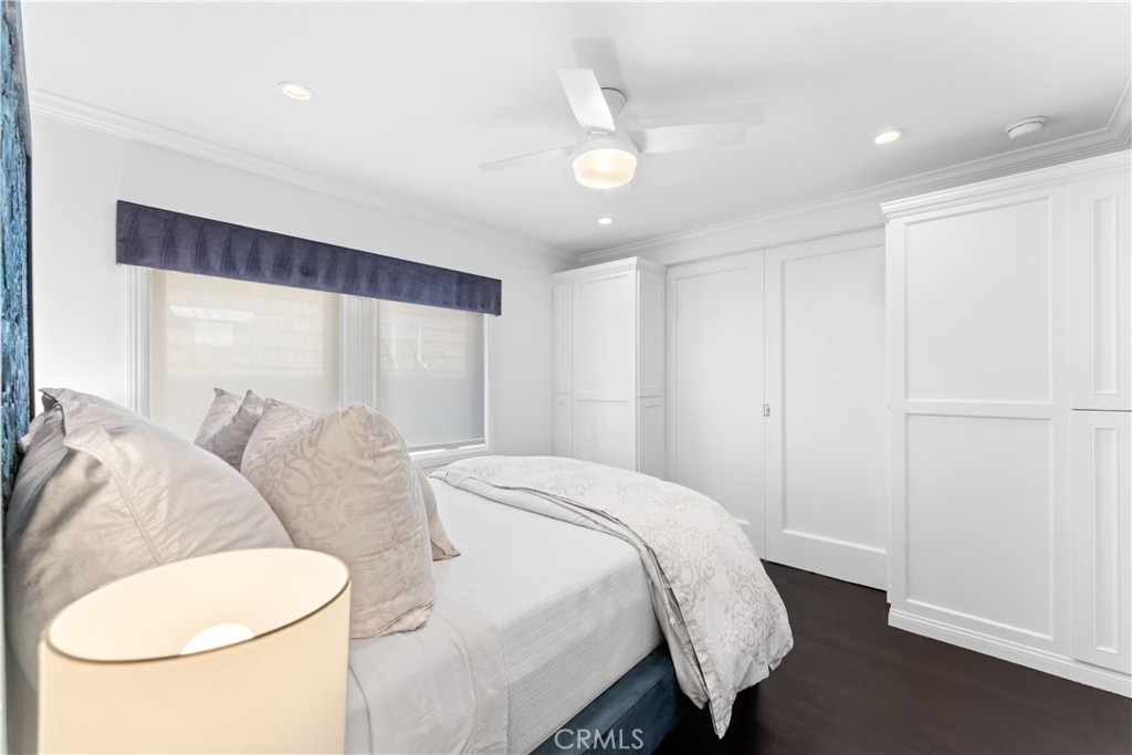 215 E Edgewater