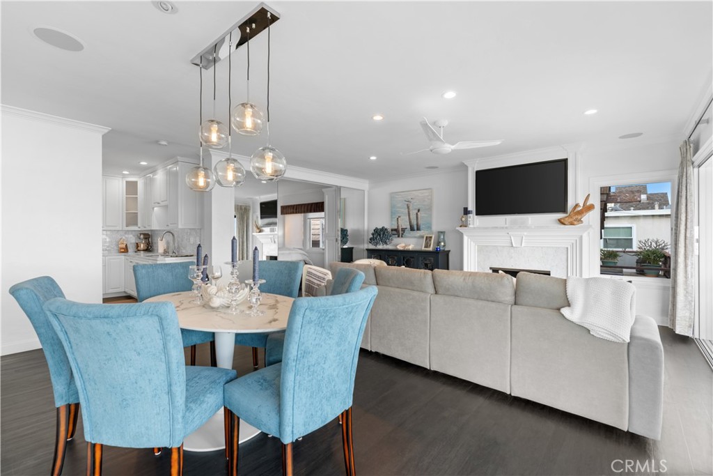 215 E Edgewater