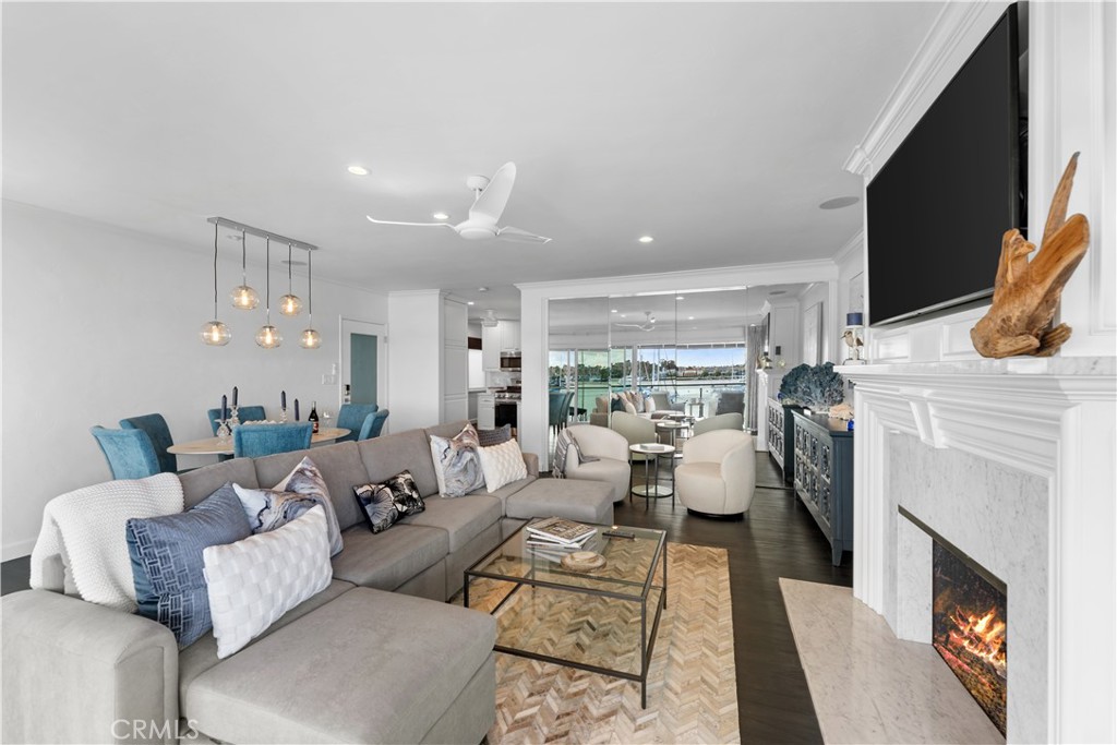 215 E Edgewater