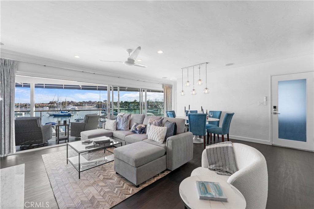 215 E Edgewater