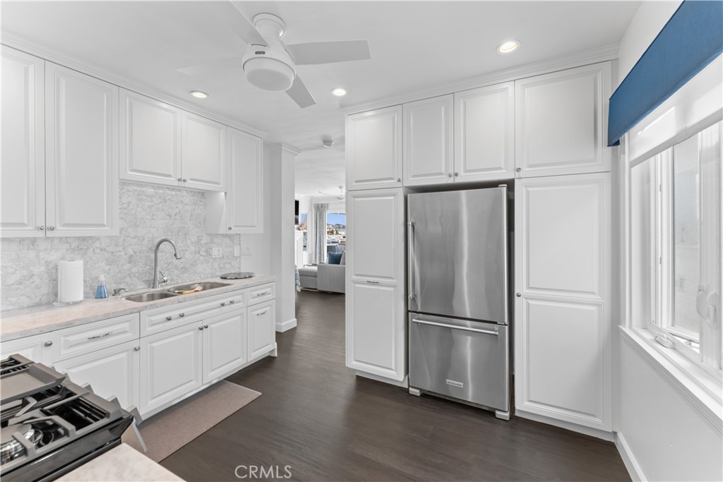 215 E Edgewater