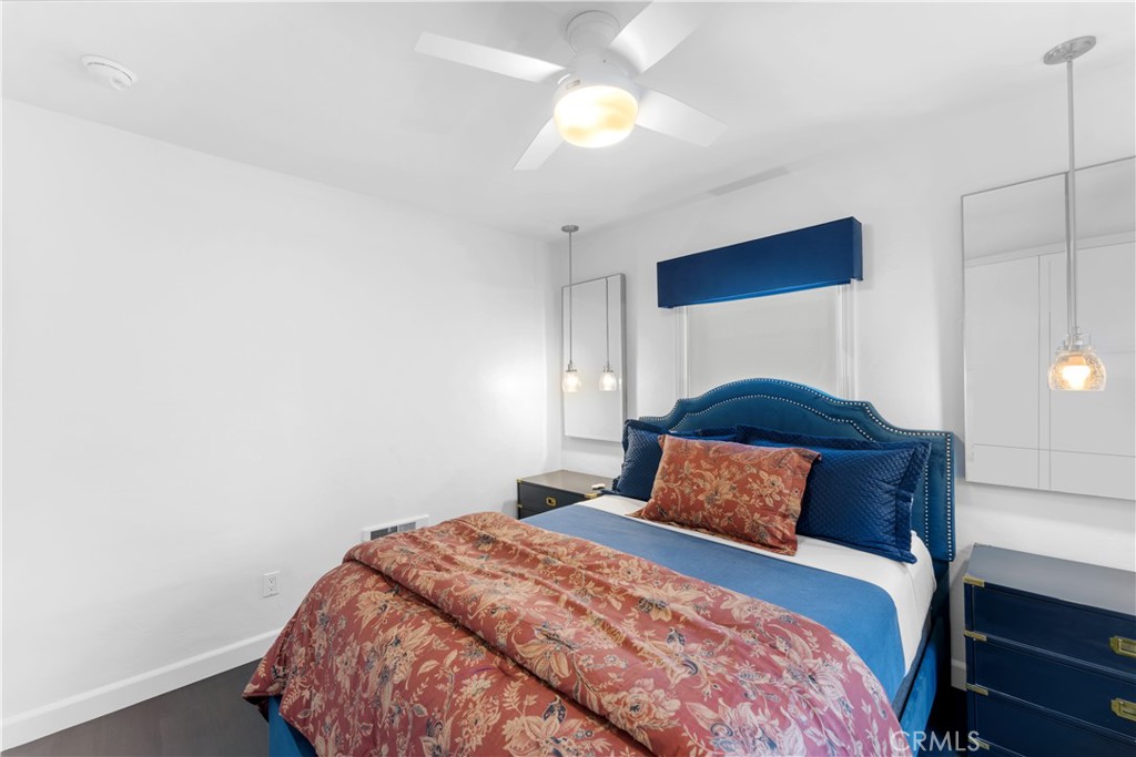 215 E Edgewater