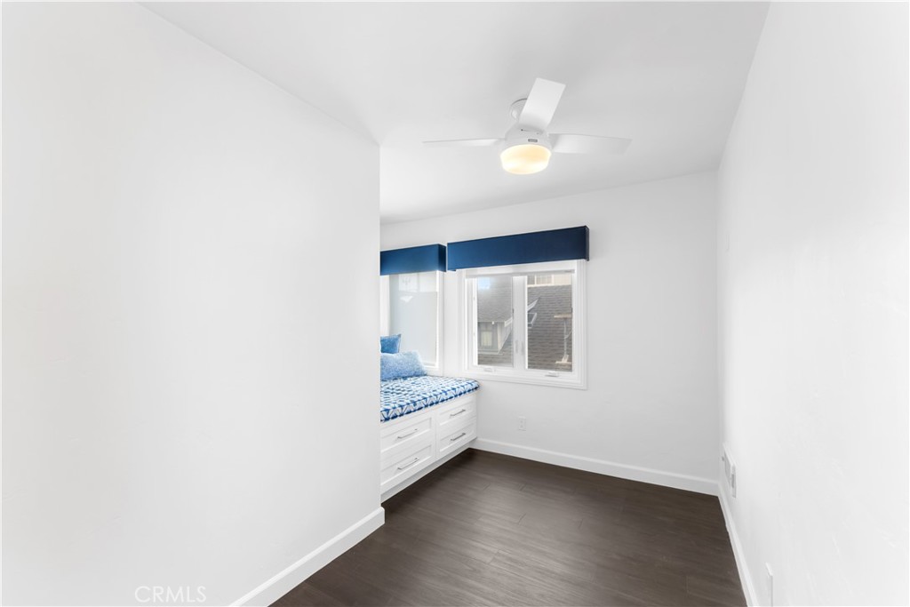 215 E Edgewater