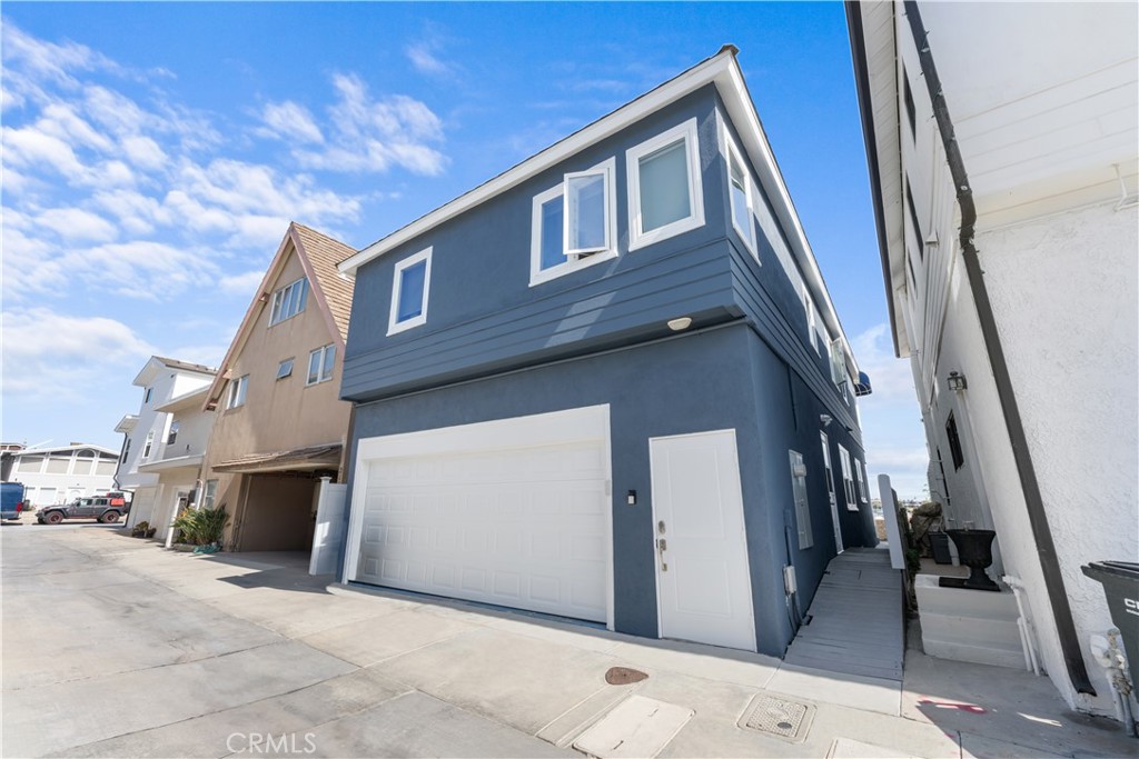 215 E Edgewater