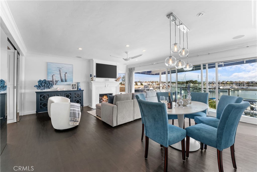 215 E Edgewater
